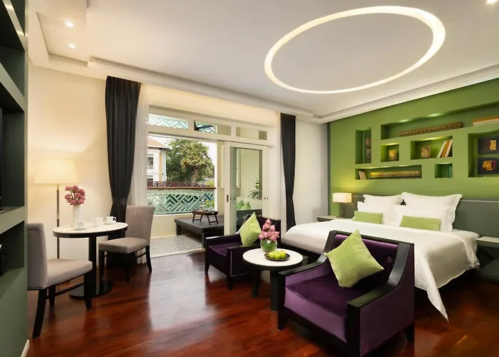 The Royal Family By Memoire Palace & Hotel